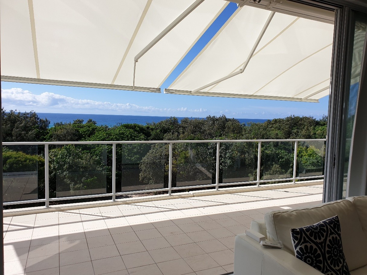 Award winning motorised awning with sun and wind vibration sensor by Versatile Structures